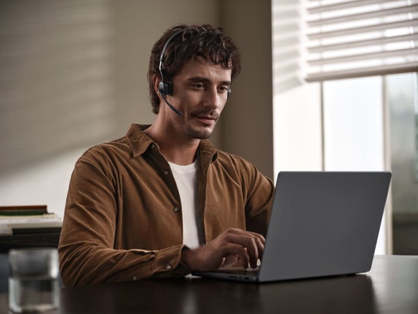 Shokz OpenMeet UC benledningshörlurar, USB-C