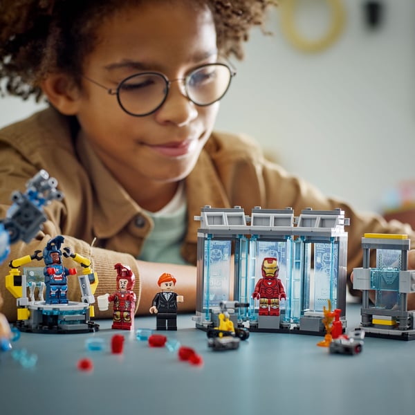 LEGO Super Heroes Marvel 76315 – Iron Mans laboratorium – Rustningsrum