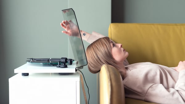 Pro-Ject T1 EVO skivspelare, mattvit