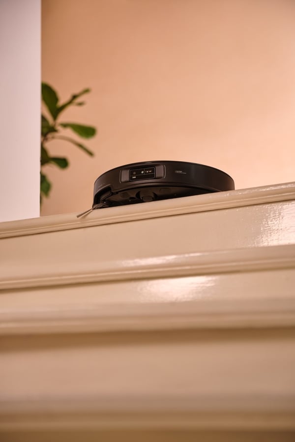 Roborock Saros Z70 robotdammsugare med docka, svart