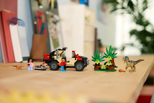 LEGO Jurassic World 76972 Raptorn och flykten med terrängfordon