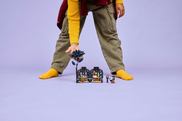 LEGO Wednesday 76784 - Svart dahlia