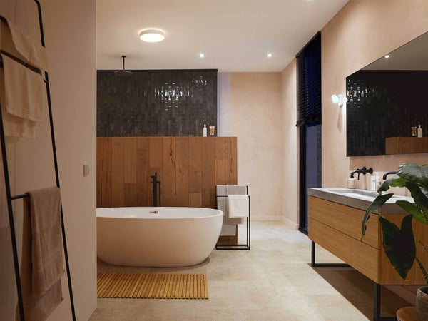 Philips Hue Devere white ambiance -smart taklampa, M-storlek, IP44, vit