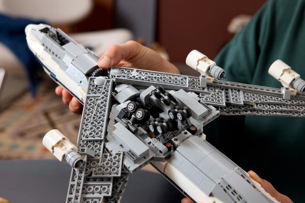 LEGO Icons 10360 - Transportflygplan för rymdfärja