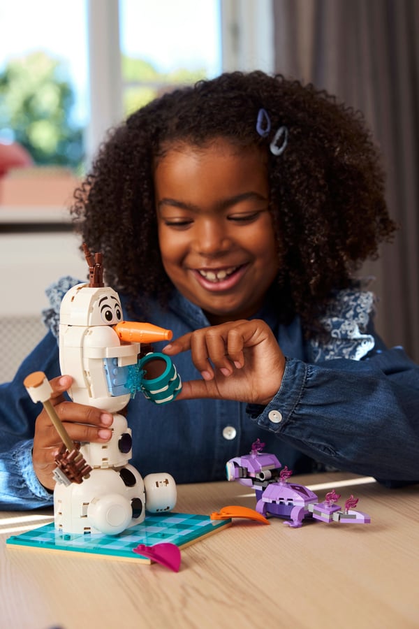 LEGO Disney Prinsessa 43287 Olafs och Brunnis roliga picknick