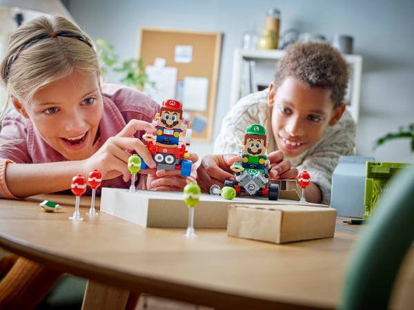 LEGO Super Mario 72034 – Mario Kart™ – Baby Mario mot Baby Luigi