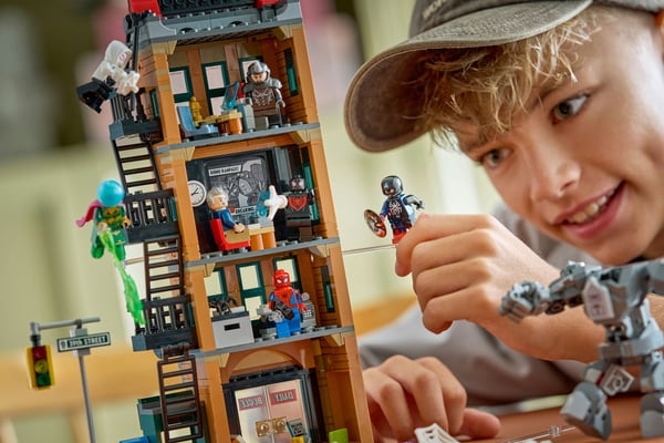LEGO Super Heroes Marvel 76342 Spider-Man mot Mysterio: Daily Bugle