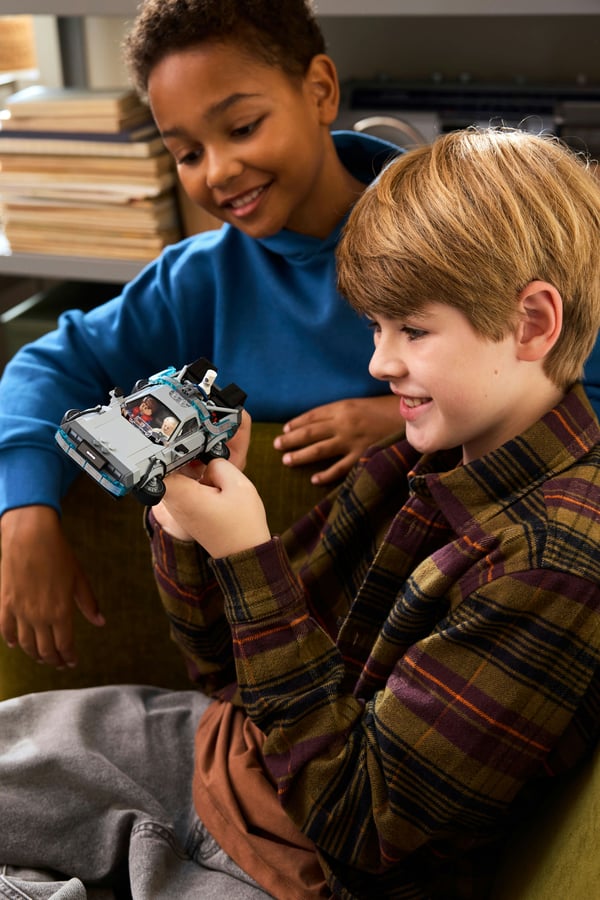 LEGO Speed Champions 77256 Tidsmaskin från filmen Tillbaka till framtiden