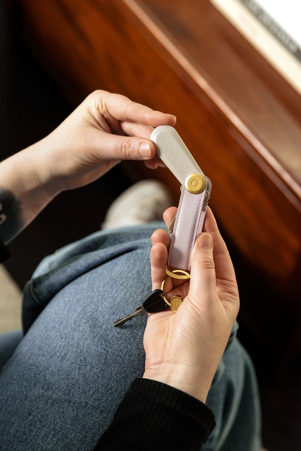 Orbitkey x Chipolo Tracker v2 - placeringssporingsenhed, grå