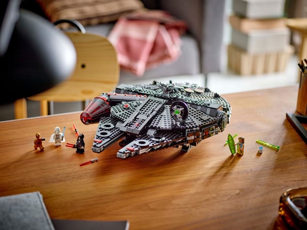 LEGO® Star Wars™ The Dark Falcon Bygbar legetøjsfartøj 75389