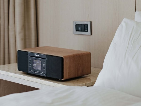 Sangean DDR-66BT -bordradio med CD-afspiller, nøddebrun