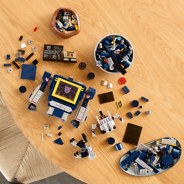 LEGO Icons 10358 Transformers: Soundwave