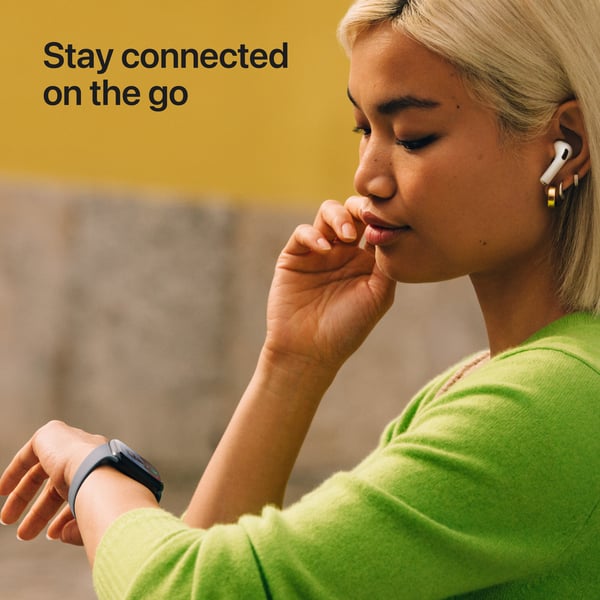 Apple Watch SE 3 (GPS) 40 mm stjärnvit aluminiumhus och stjärnvit sportarmband, M/L