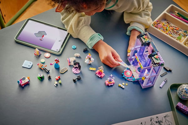LEGO Friends 42685 Heartlake Citys modeshow
