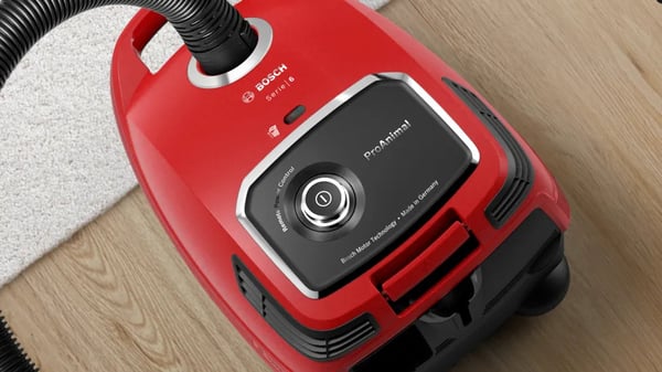 Bosch Serie 6 ProAnimal BGL6PET3 dammsugare, röd