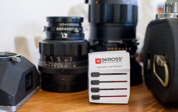 SKROSS MUV USB 2xA -resedelsadapter med två USB-portar