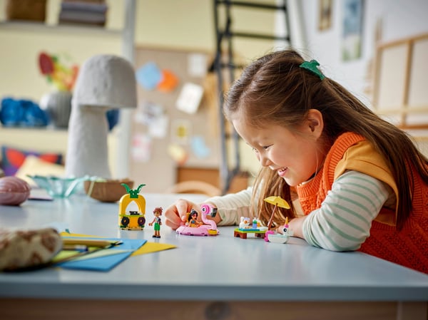 LEGO Friends 42658 - Poolparty – Enhörning och flamingo