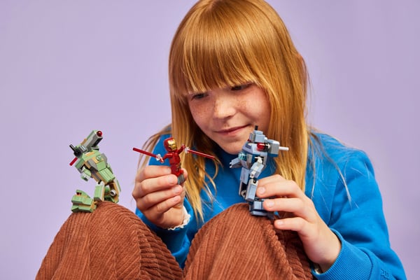 LEGO Marvel 76320 - Iron Man och War Machine mot Hammer-dronerna
