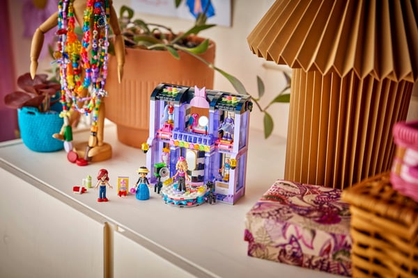 LEGO Friends 42685 Heartlake Citys modeshow