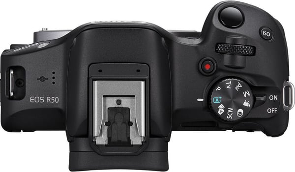 Canon EOS R50 -systemkamera + 18-45 mm objektiv