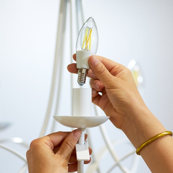 WiZ smartlampe, E14, klart glas, tunable white - hvide lysfarver, Wi-Fi, 2700-6500 K, 470 lm