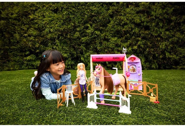 Barbie Ultimate Stable - Ridskola, docka och pony - leksakssats