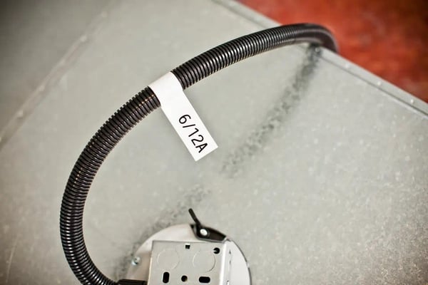 Brother TZe-FX231 -flexibel etikettband, 12 mm x 8 m, svart på vit botten