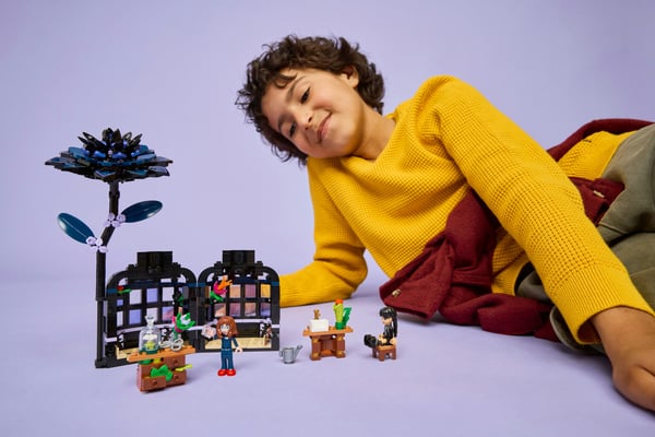 LEGO Wednesday 76784 - Svart dahlia