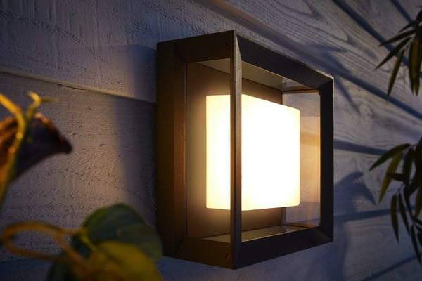 Philips Hue Econic Outdoor-smartvägg-/taklampa, svart, platt, fyrkantig, 26 cm, 1150 lm