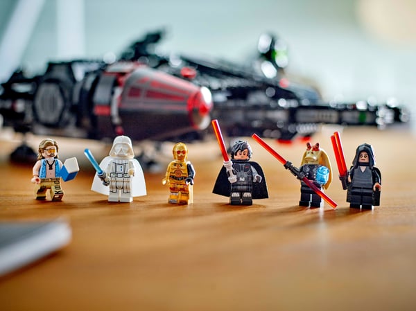 LEGO® Star Wars™ The Dark Falcon Bygbar legetøjsfartøj 75389
