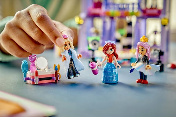 LEGO Friends 42685 Heartlake Citys modeshow