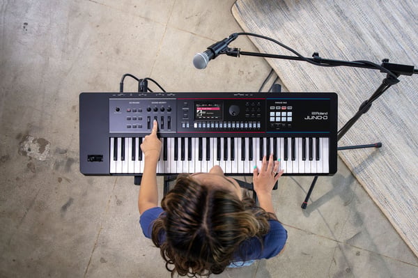 Roland Juno-D6 -syntetisator, sort