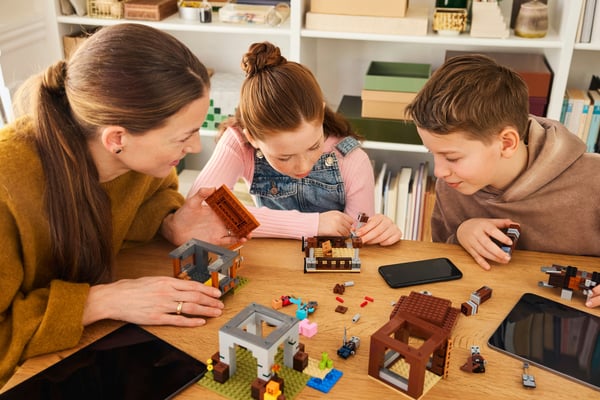 LEGO Minecraft 21278 Rövarnas främre utpost och Förintelsebadet