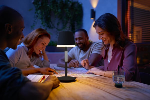 Philips Hue Go -bärbar smartbordslampa, svart