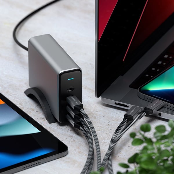 Satechi 165W GaN PD oplader 4-port USB-C strømforsyning