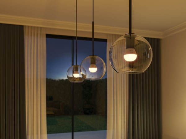 Philips Hue White Ambience Lyster smartlampa, E14, P45