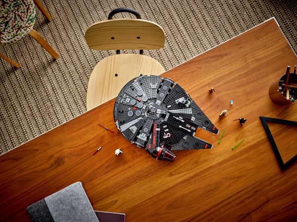 LEGO® Star Wars™ The Dark Falcon Bygbar legetøjsfartøj 75389