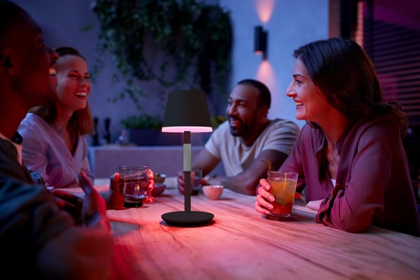 Philips Hue Go -bärbar smartbordslampa, svart