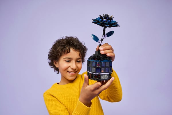 LEGO Wednesday 76784 - Svart dahlia