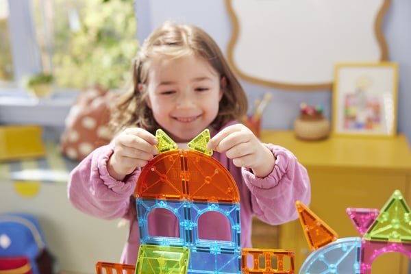 MAGNA-TILES® City Center magnetisk stadskärna, 110 delar