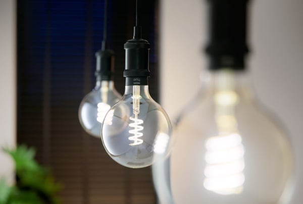 Philips Hue -filamentintelligenta lampa, White ambiance, Filament Globe, E27, 9,5 cm