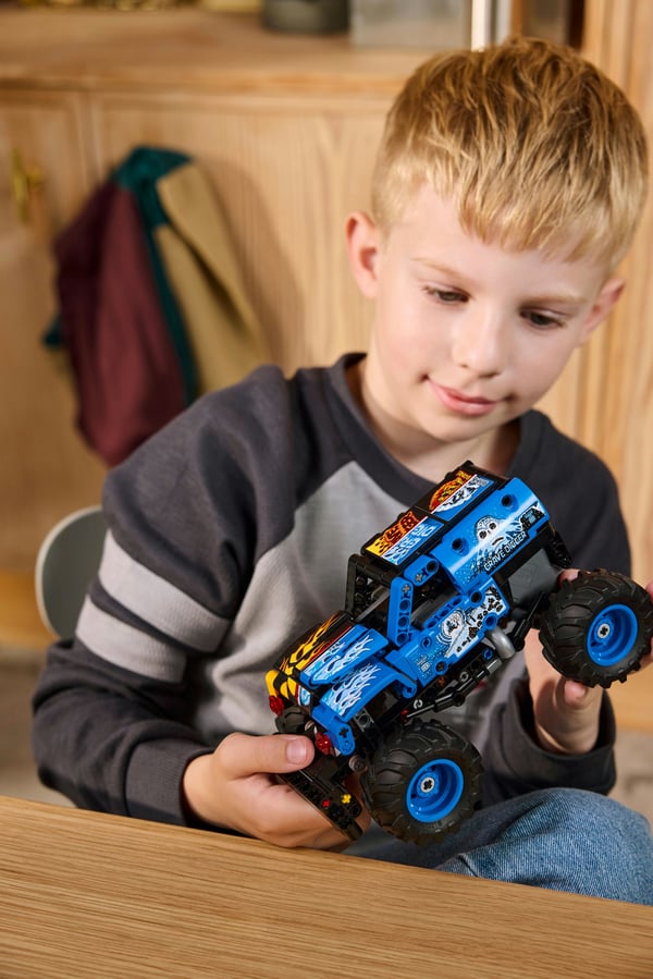 LEGO Technic 42219 Monster Jam™ Grave Digger™ eld och is