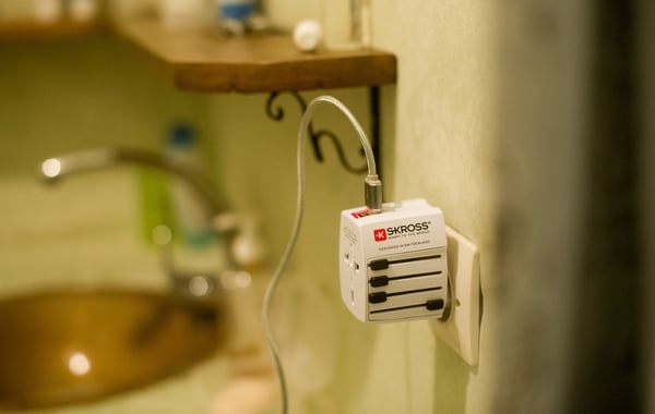 SKROSS MUV USB 2xA -resedelsadapter med två USB-portar