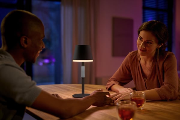 Philips Hue Go -bärbar smartbordslampa, svart
