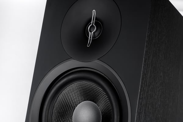 ELAC Debut 3.0 F6.3 golvhögtalarpar, svart