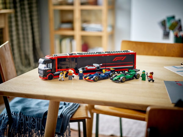 LEGO City 60445 – F1-lastbil og F1-biler RB20 og AMR24