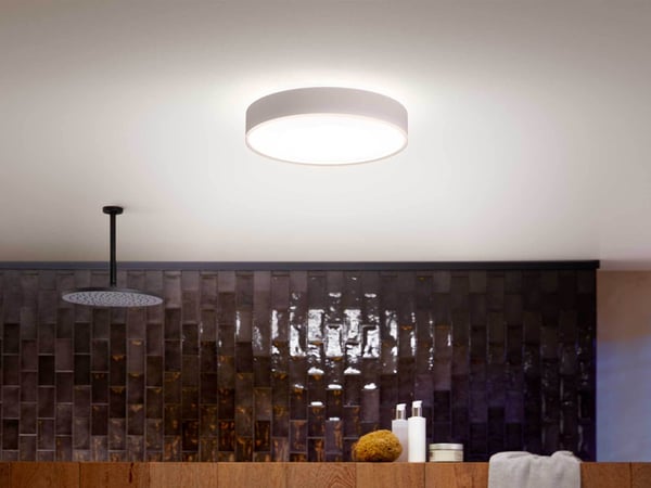 Philips Hue Devere white ambiance -smart taklampa, M-storlek, IP44, vit