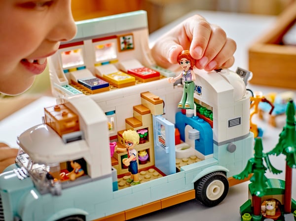 LEGO Friends 42663 – Venners eventyr med campingvogn