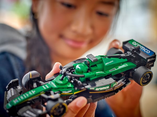 LEGO Speed Champions 77245 – Aston Martin Aramco F1® AMR24 racerbilen