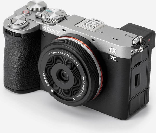 Viltrox AF 28mm F4.5-objektiv, Sony E